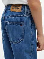 Jeans straight fit sbiaditi con bandierina ricamata